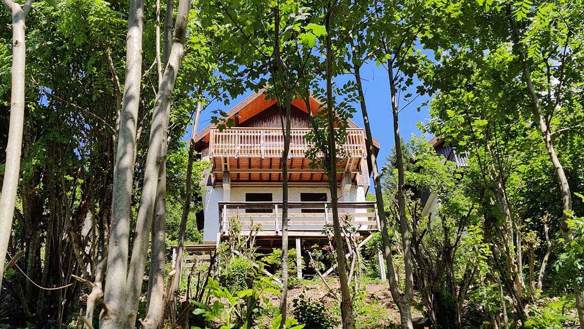 Le chalet côté terrasse